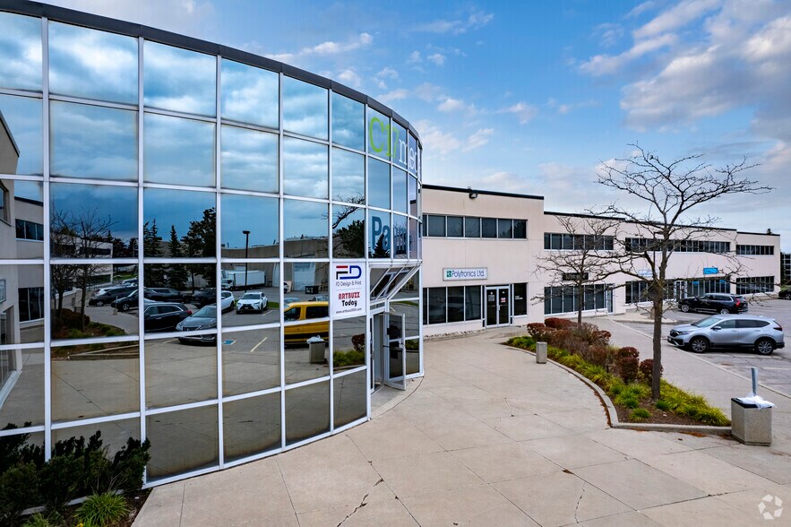 More Photos Of 30 W Beaver Creek Rd, Richmond Hill Showroom For Lease