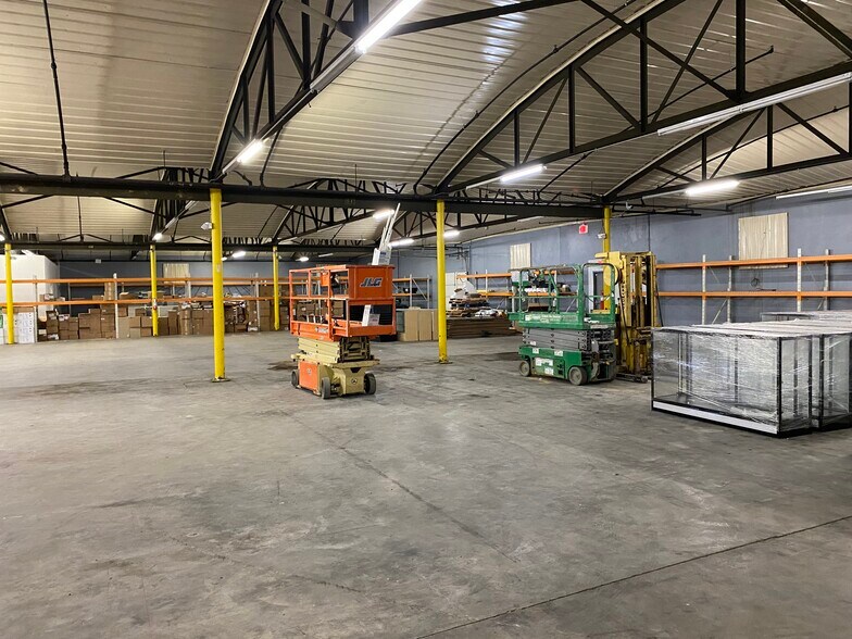 More Photos Of 1024 Gatewood Ave, Greensboro Warehouse For Lease