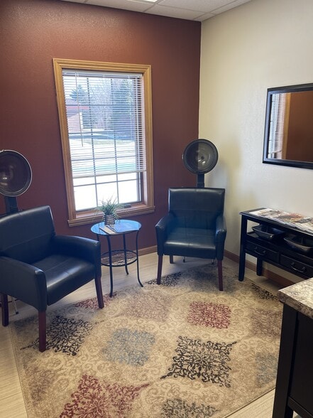 More Photos Of 1429 Province Ter, Menasha Office For Sale