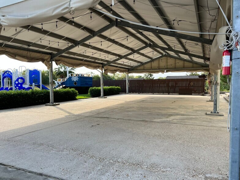 More Photos Of 4309 Young St, Pasadena General Retail For Sale