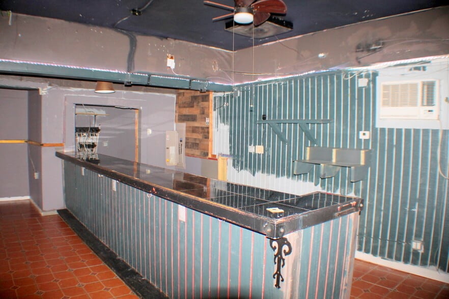 More Photos Of 3907 Canal St, Houston Bar For Lease