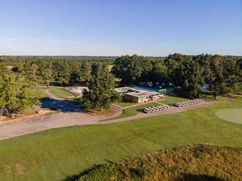More Photos Of 36 Wedgewood Dr, Farmville Golf Course Driving Range For Sale