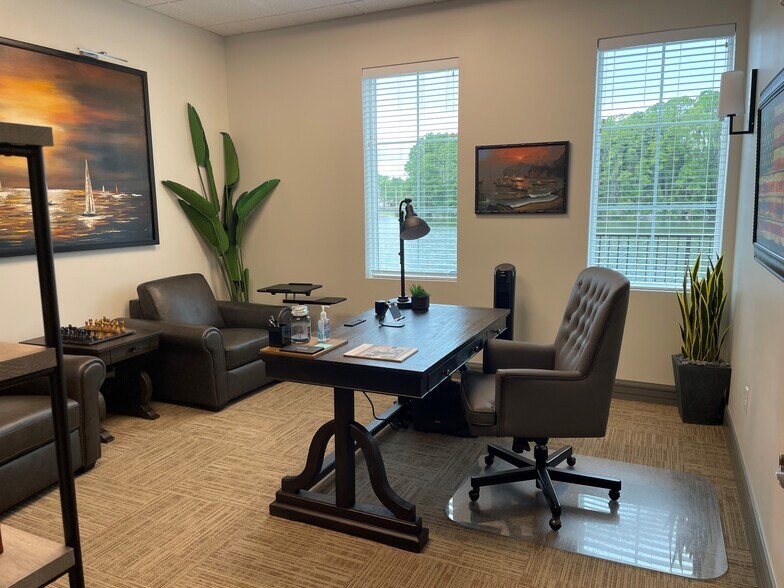 More Photos Of 5331 Primrose Lake Cir, Tampa Loft Creative Space For Lease