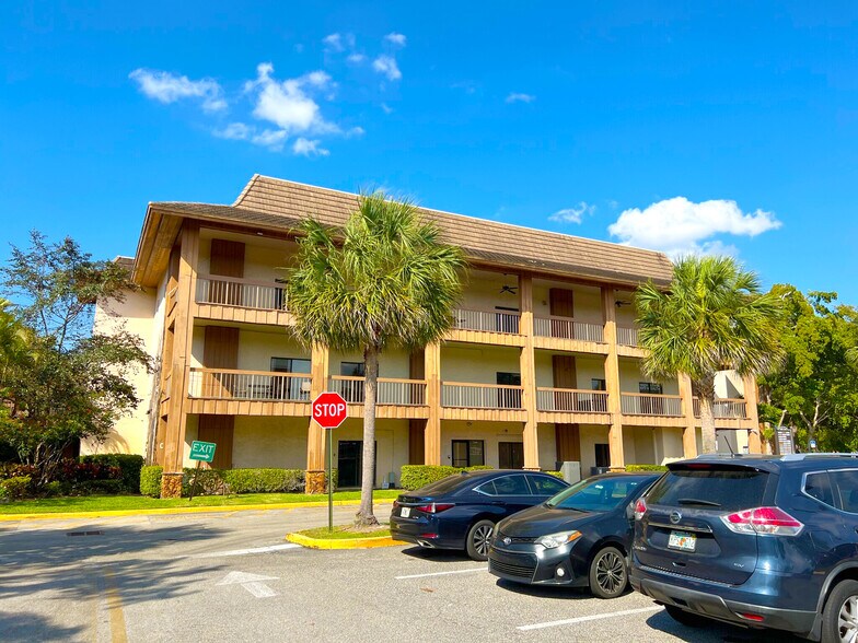 More Photos Of 7800 W Oakland Park Blvd, Sunrise Medical For Lease
