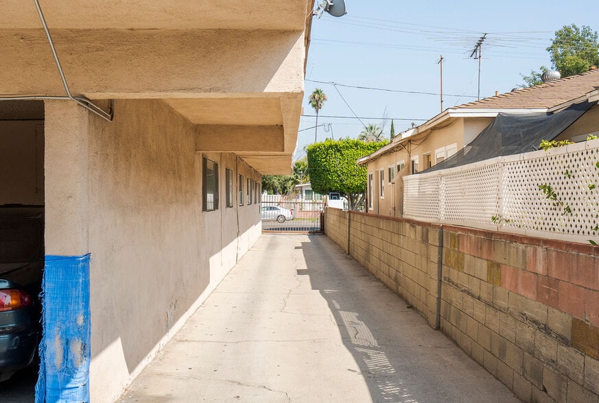 More Photos Of 6535 Fulton Ave, Van Nuys Apartments For Sale