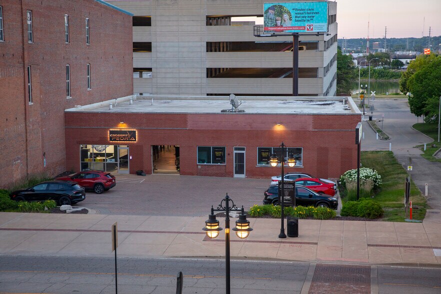 More Photos Of 428 SW Washington St, Peoria Showroom For Lease