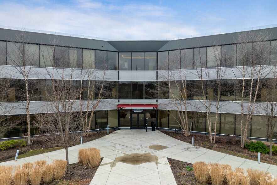 More Photos Of 2275 Half Day Rd, Bannockburn Office For Sale