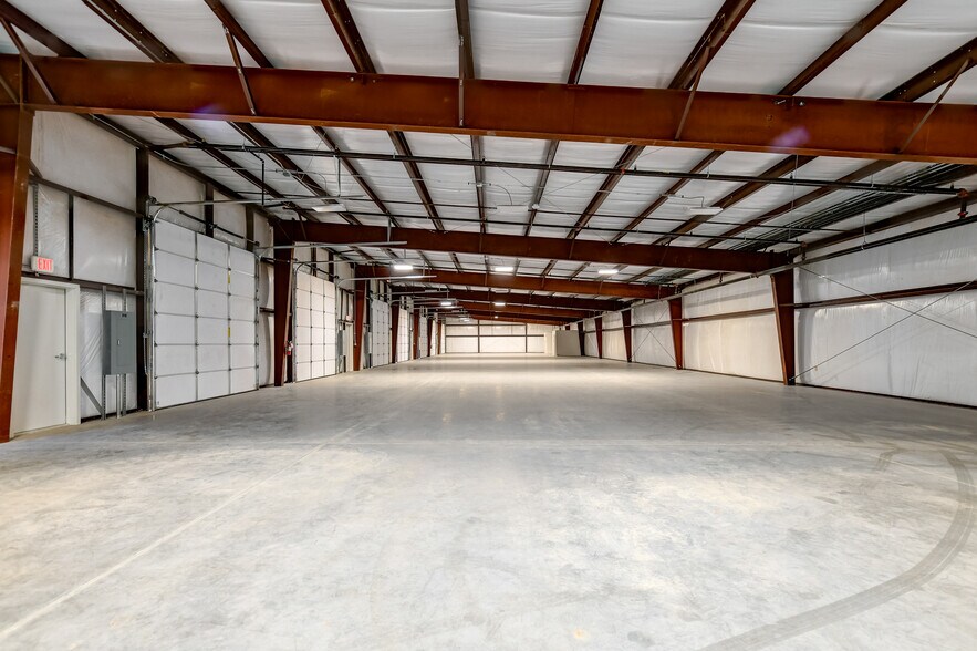 More Photos Of 6596 Inter Cal Way, Prescott Distribution For Lease