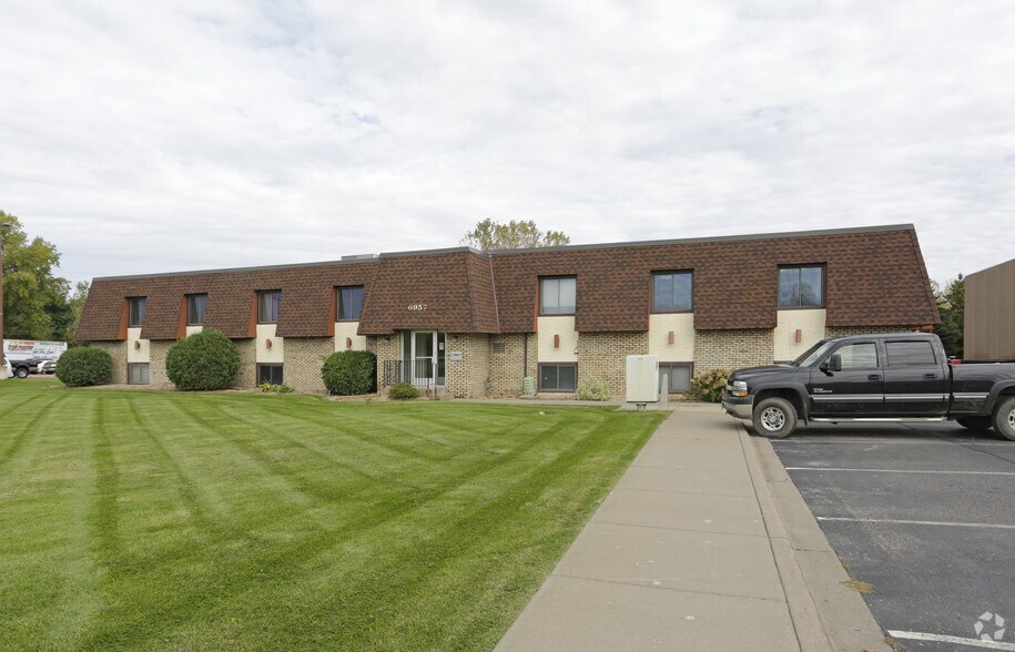 More Photos Of 6957 NW Highway 10, Anoka Office For Lease