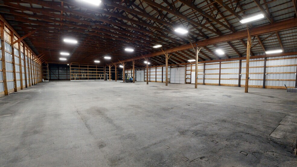 More Photos Of 801 S Henry St, Bay City Distribution For Sale
