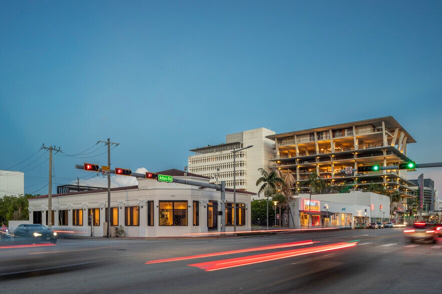 Primary Photo Of 1695 Alton Rd, Miami Beach Bank For Sale