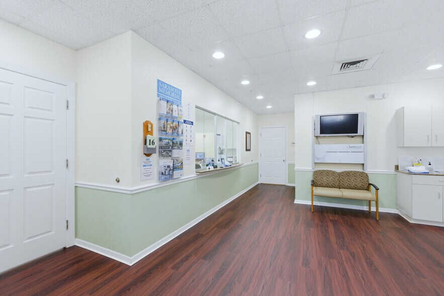 More Photos Of 842 Sunset Lake Blvd, Venice Medical For Sale