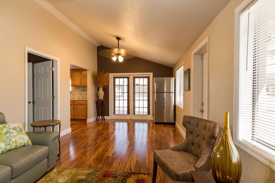 More Photos Of 4498 49th St N, Saint Petersburg Office For Sale