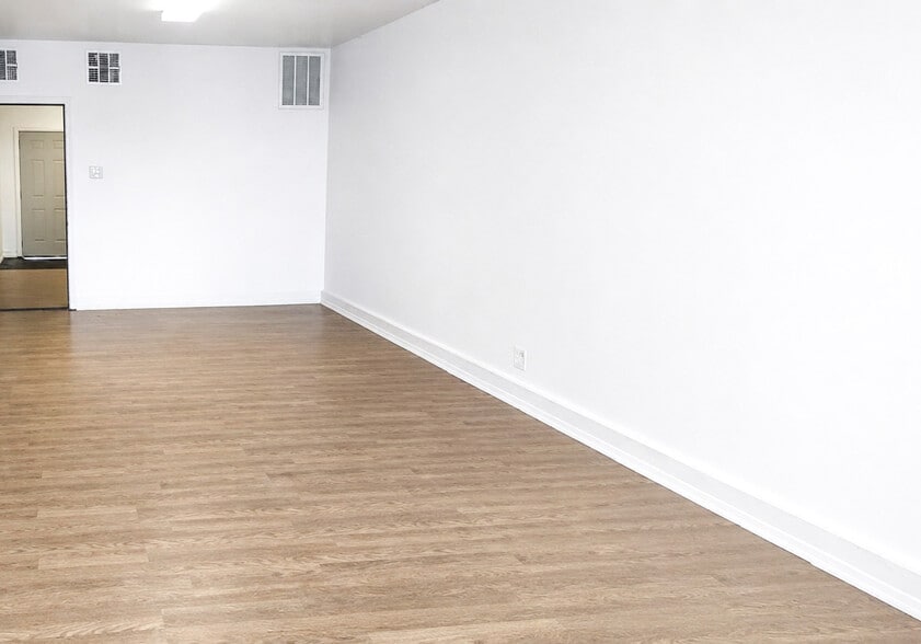 More Photos Of 7630-7632 S Western Ave, Los Angeles Freestanding For Sale