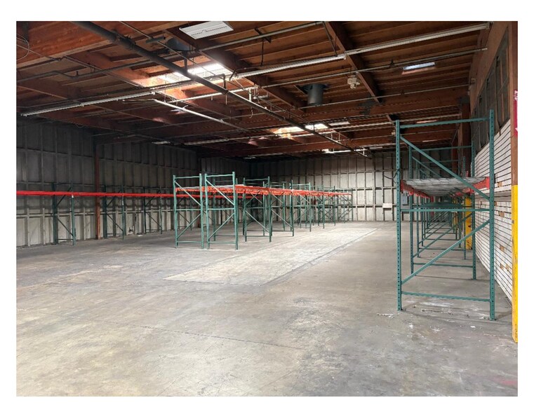 More Photos Of 1689 E Mission Blvd, Pomona Warehouse For Lease