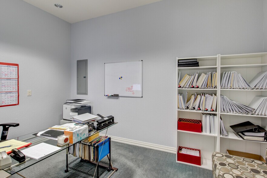 More Photos Of 7633 Bellaire Dr S, Fort Worth Medical For Sale