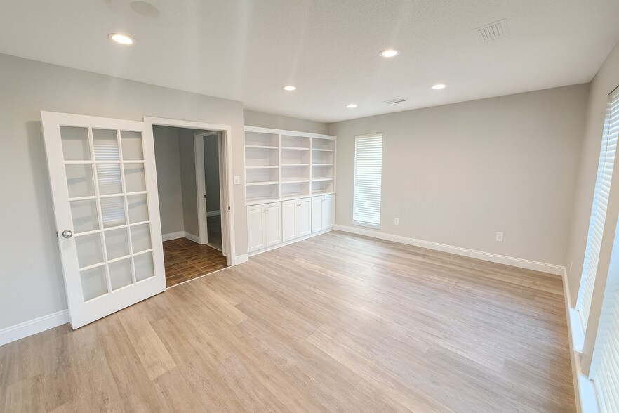 More Photos Of 111 W Camphor Ave, Foley Office For Lease