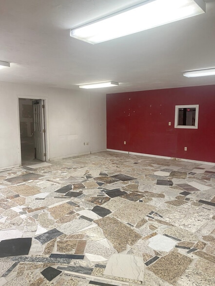 More Photos Of 553 Capital Cir SW, Tallahassee Warehouse For Lease