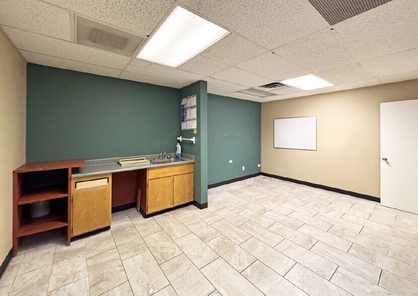 More Photos Of 2511-2517 Wyoming Blvd NE, Albuquerque Office For Sale