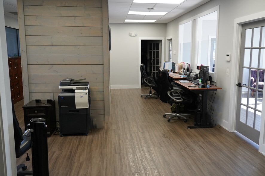 More Photos Of 1801 N Main St, Anderson Office For Lease