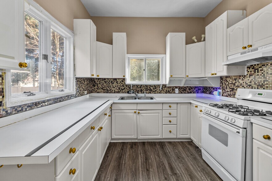 More Photos Of 39918 93rd St, Genoa City General Retail For Sale