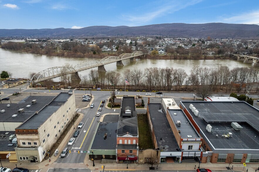 More Photos Of 32 N Main St, Pittston Storefront Retail Office For Lease