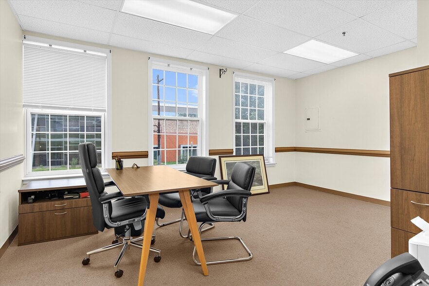 More Photos Of 601 7th St, Laurel Office For Sale