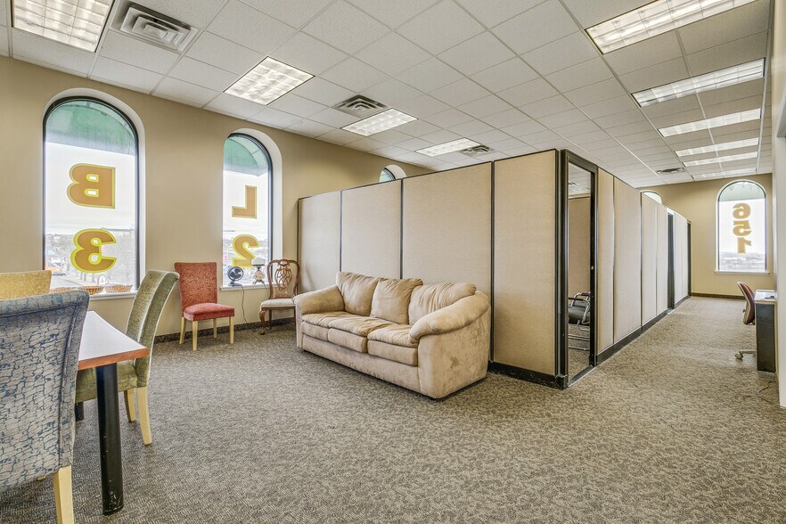 More Photos Of 449 7th St E, Saint Paul Storefront For Sale