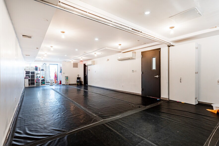 More Photos Of 573 Metropolitan Ave, Brooklyn Office For Lease