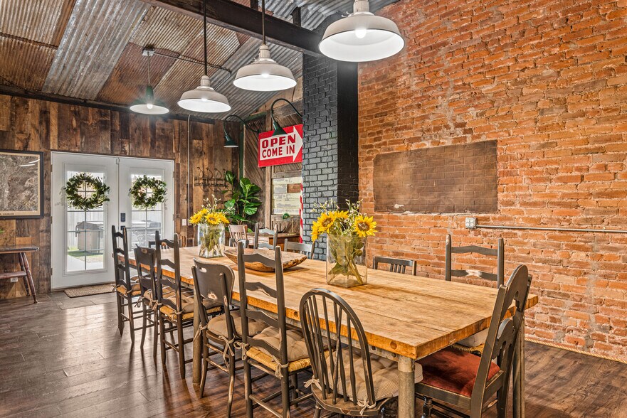 More Photos Of 120 S 3rd St, Victor Restaurant For Sale