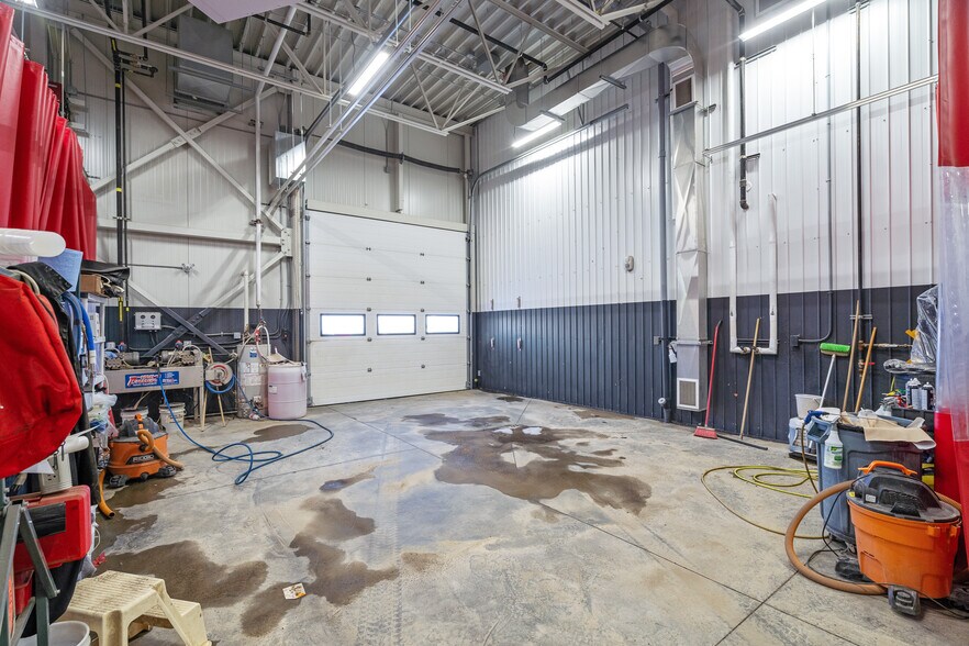 More Photos Of 2202 50 Av, Lloydminster Auto Dealership For Sale