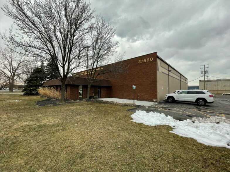More Photos Of 37680 Mound Rd, Sterling Heights Warehouse For Lease
