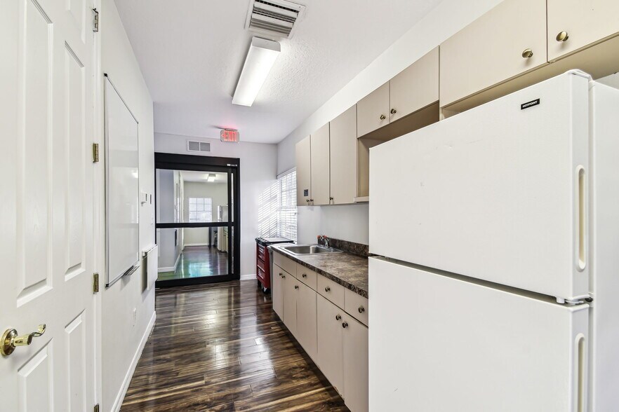 More Photos Of 7720 W Waters Ave, Tampa Office For Lease