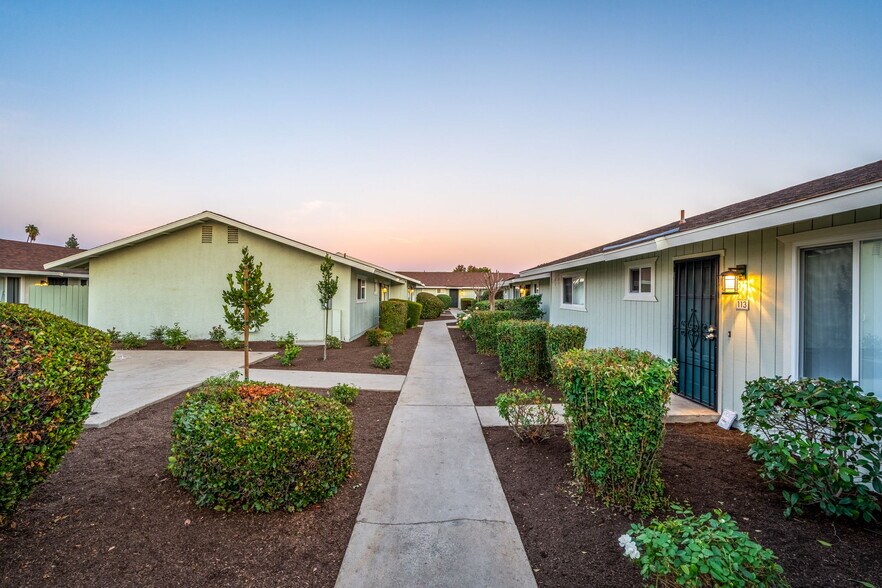 More Photos Of 3789 E Hampton Way, Fresno Apartments For Sale