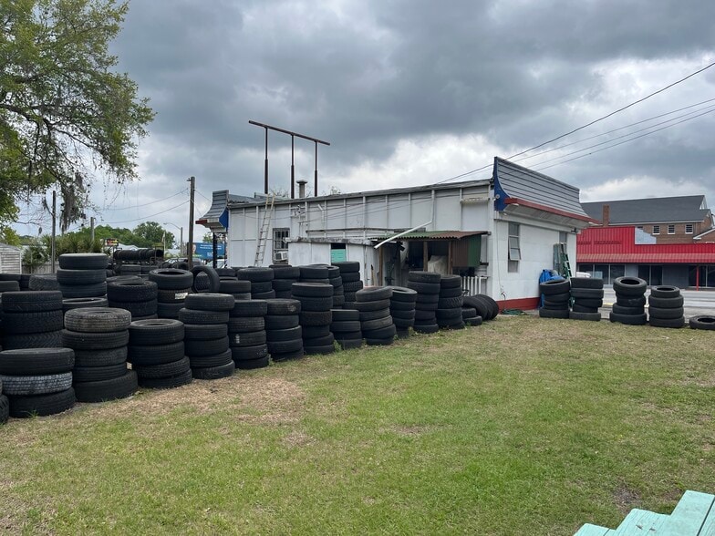 More Photos Of 207 N Temple Ave, Starke Auto Repair For Sale