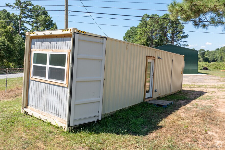 More Photos Of 1679 Atlanta Hwy SE, Statham Warehouse For Lease