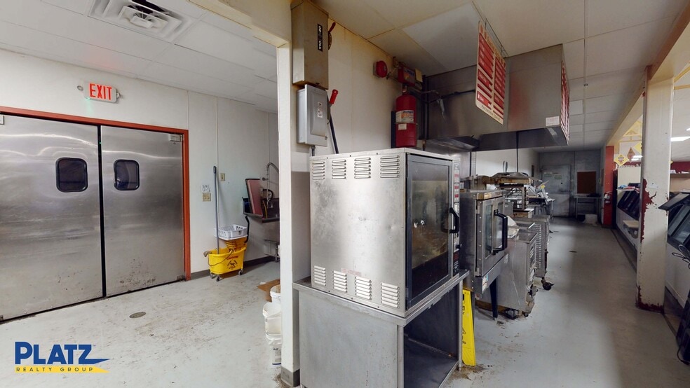 More Photos Of 1135 W Western Reserve Rd, Poland Unknown For Lease