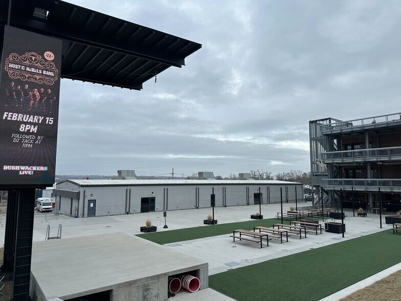 More Photos Of 7305 Main St, Omaha Bar For Lease