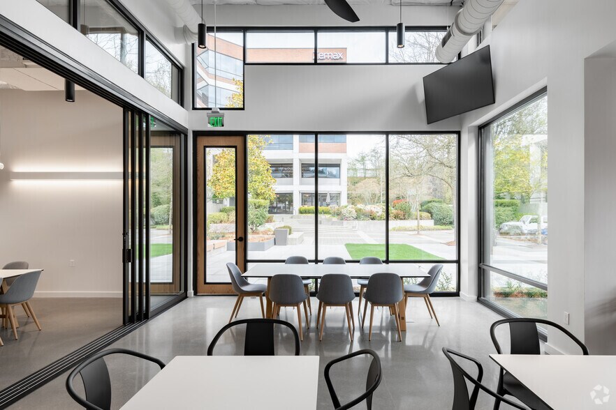 More Photos Of 3933 Lake Washington Blvd NE, Kirkland Office For Lease