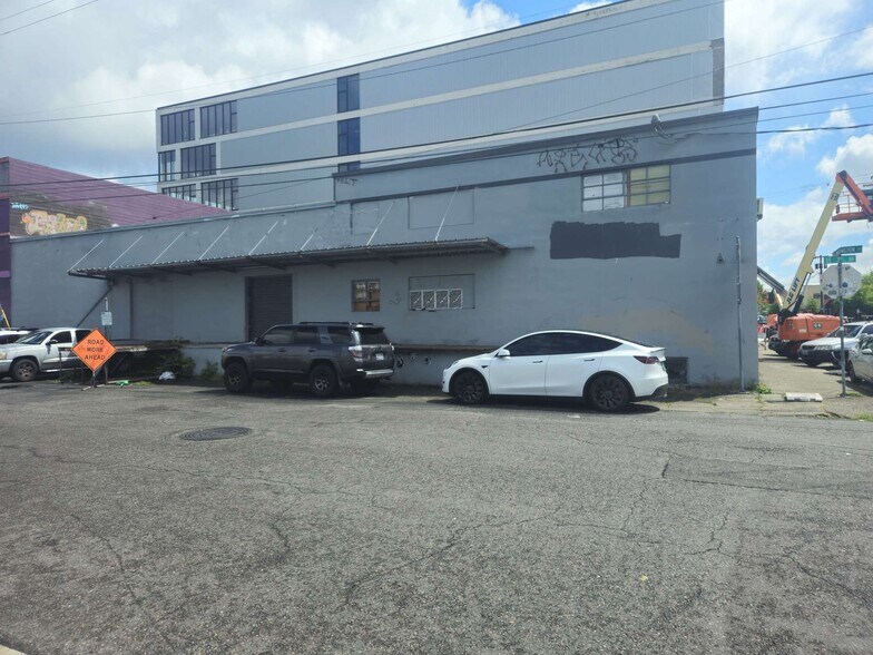 More Photos Of 307 SE Washington St, Portland Warehouse For Sale