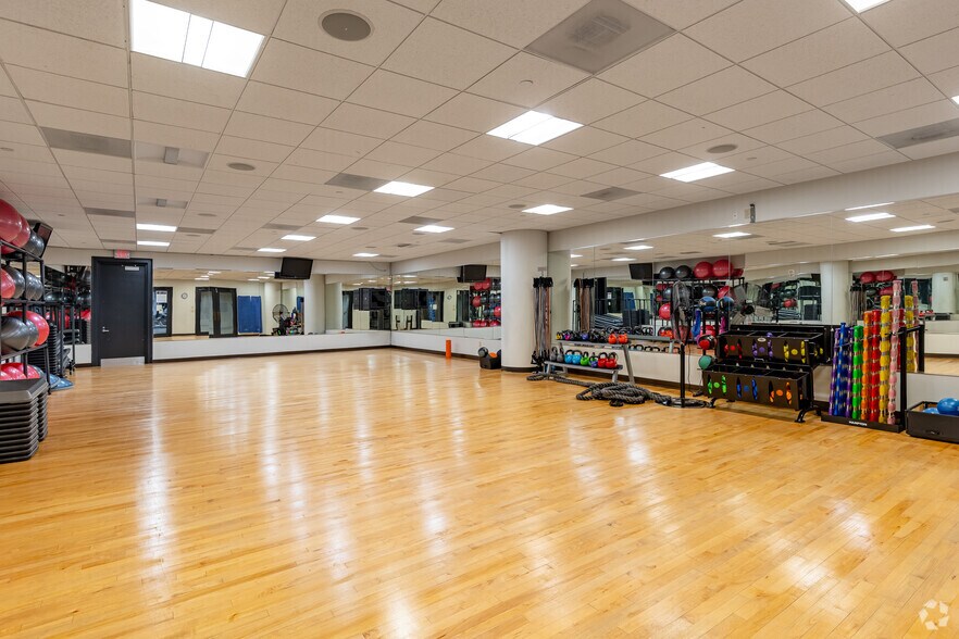 More Photos Of 3333 Peachtree Rd Ne, Atlanta Office For Sale