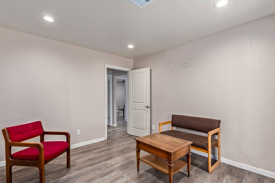 More Photos Of 4250 N 19th Ave, Phoenix Medical For Sale