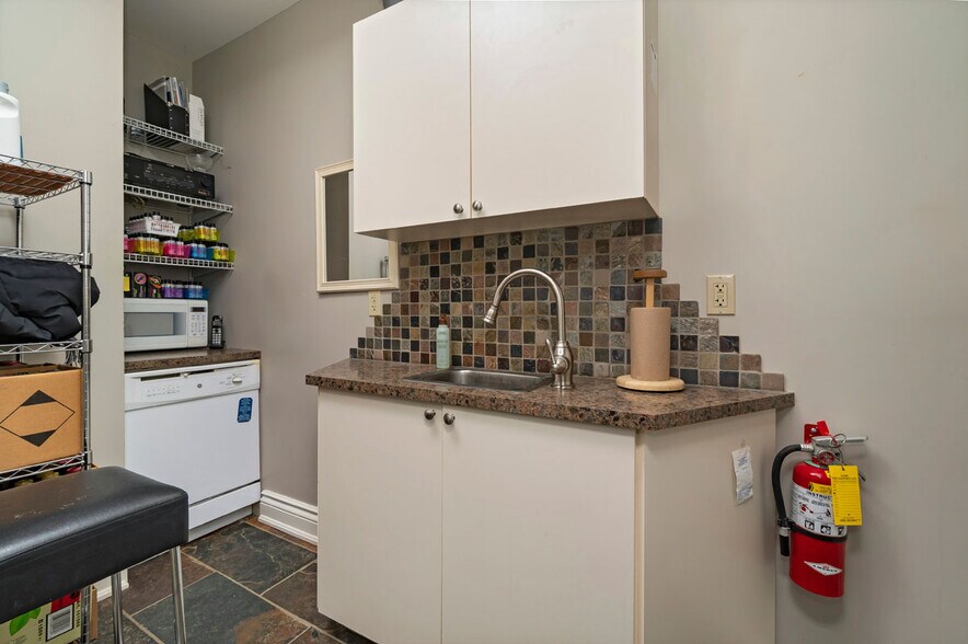 More Photos Of 6391 Main St, Whitchurch-Stouffville Storefront Retail Office For Sale