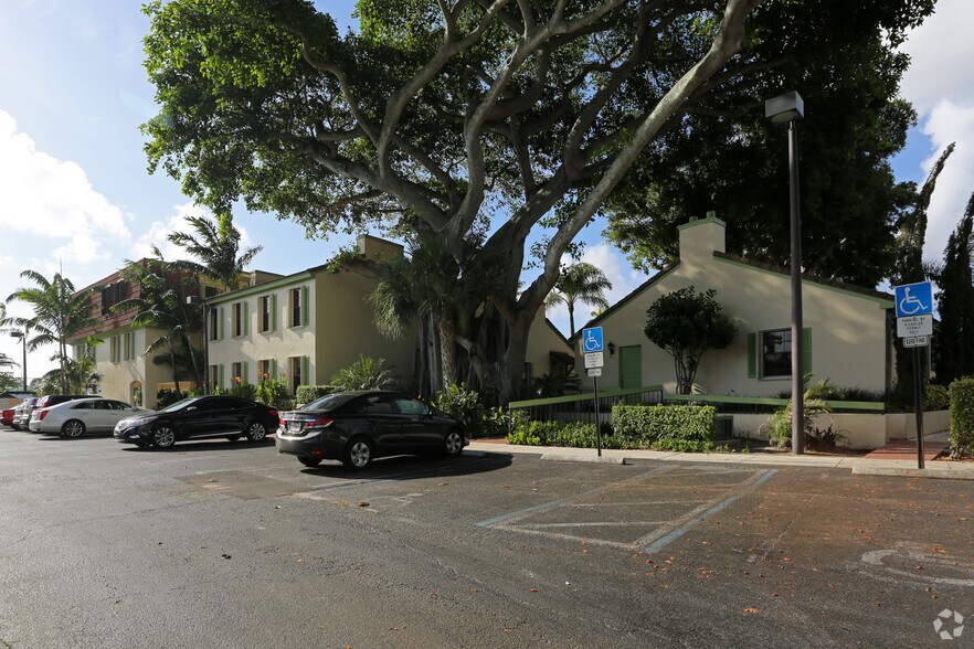 More Photos Of 1200 S Federal Hwy, Boynton Beach Office For Lease