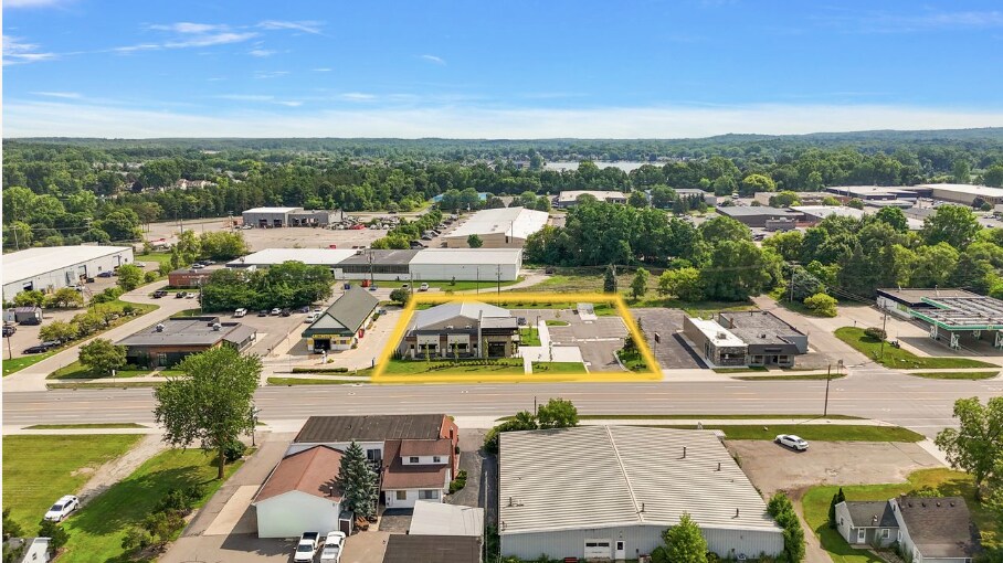 More Photos Of 653 S Lapeer Rd, Oxford General Retail For Sale