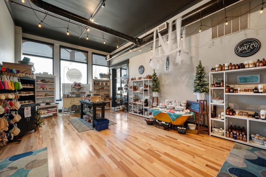 More Photos Of 108 S Walnut St, Muncie Office For Sale