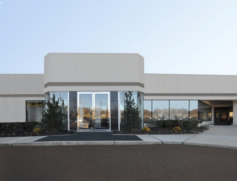 More Photos Of 34555 W 12 Mile Rd, Farmington Hills Office For Sale