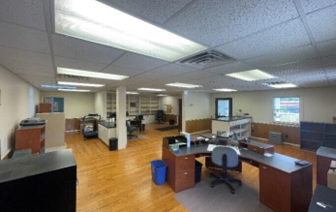 More Photos Of 2412 Marsh St, Lynchburg Showroom For Sale