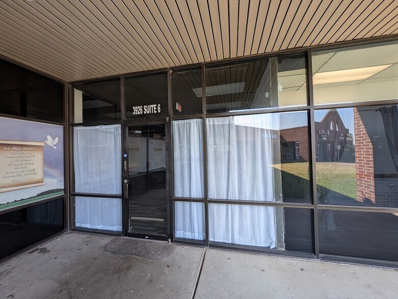 More Photos Of 3926 Avenue H, Rosenberg Unknown For Lease