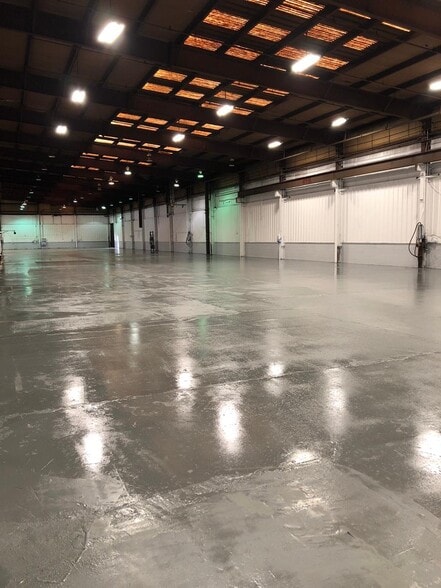 More Photos Of 417 N Arch St, Milton Warehouse For Lease